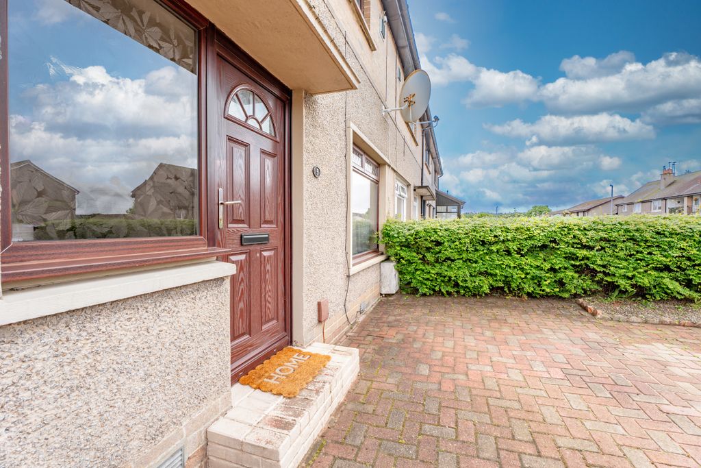 Property photo 2 of 28