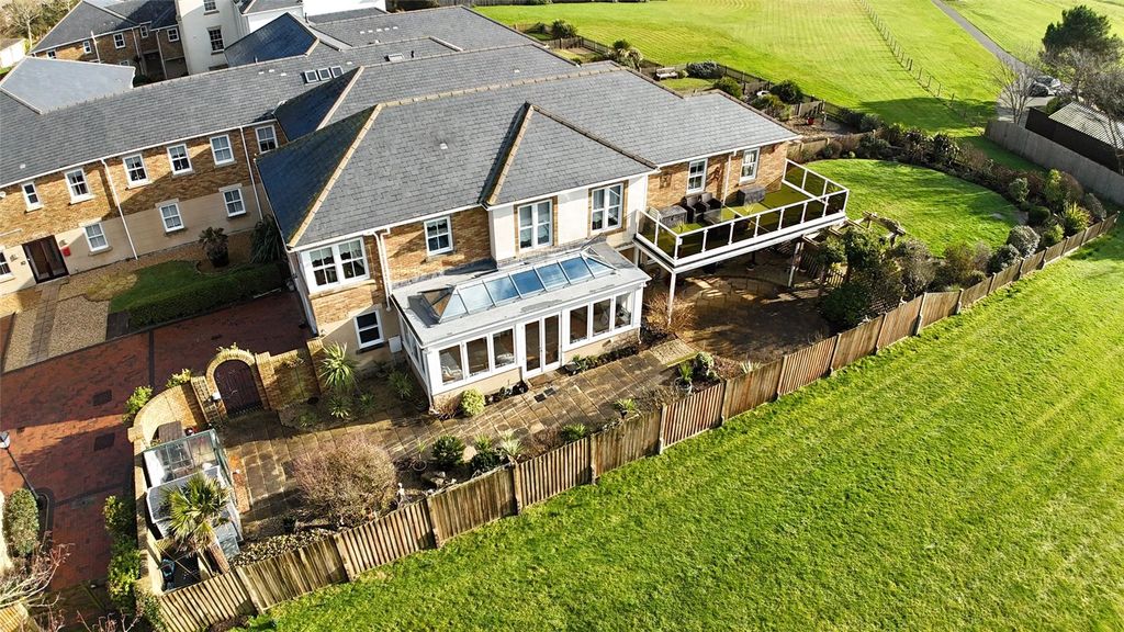 Property photo 2 of 46 Picture No. 61