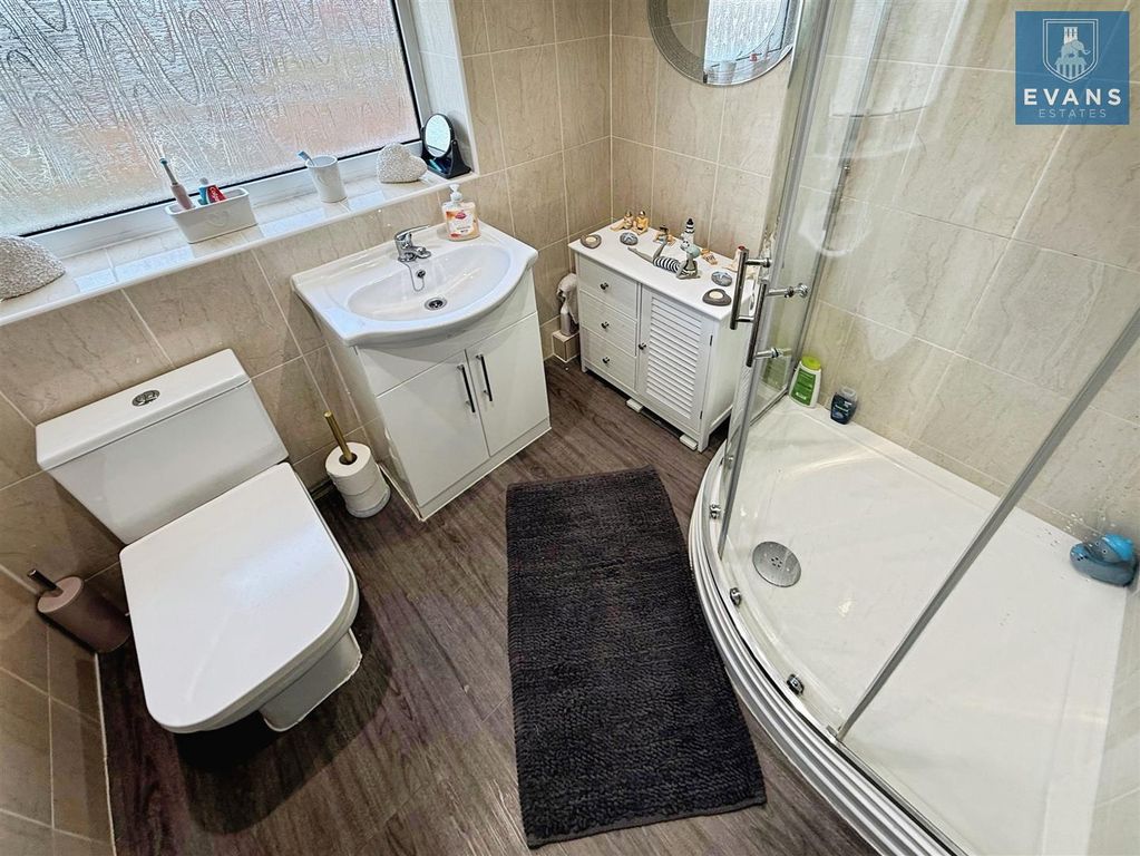 Property photo 3 of 14 Bathroom