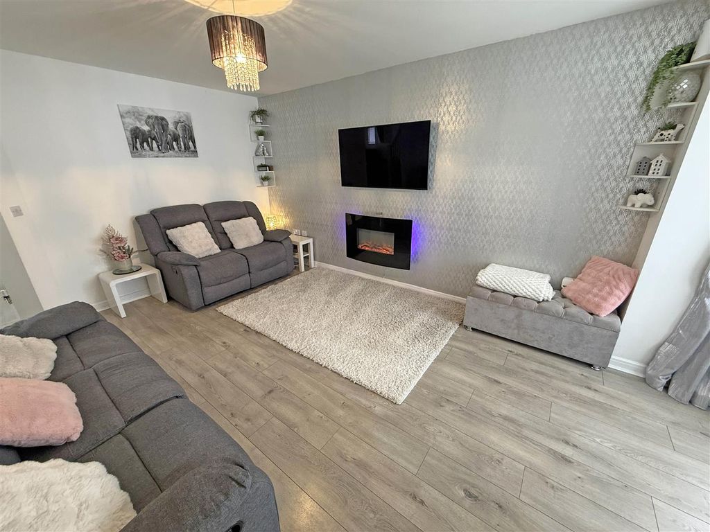 Property photo 2 of 14 Living Room A2.Jpg