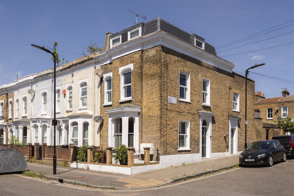 Property photo 1 of 31 Hassett Road, E9