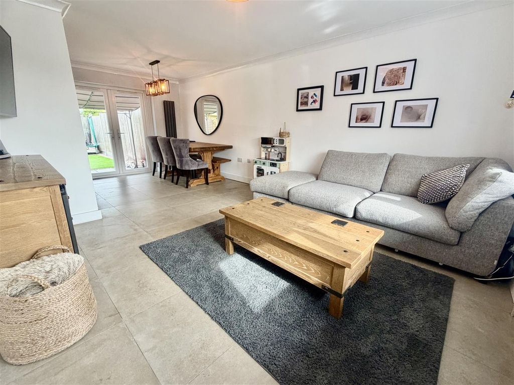 Property photo 2 of 23