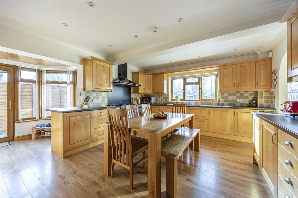 Property photo 2 of 15 Picture No. 27