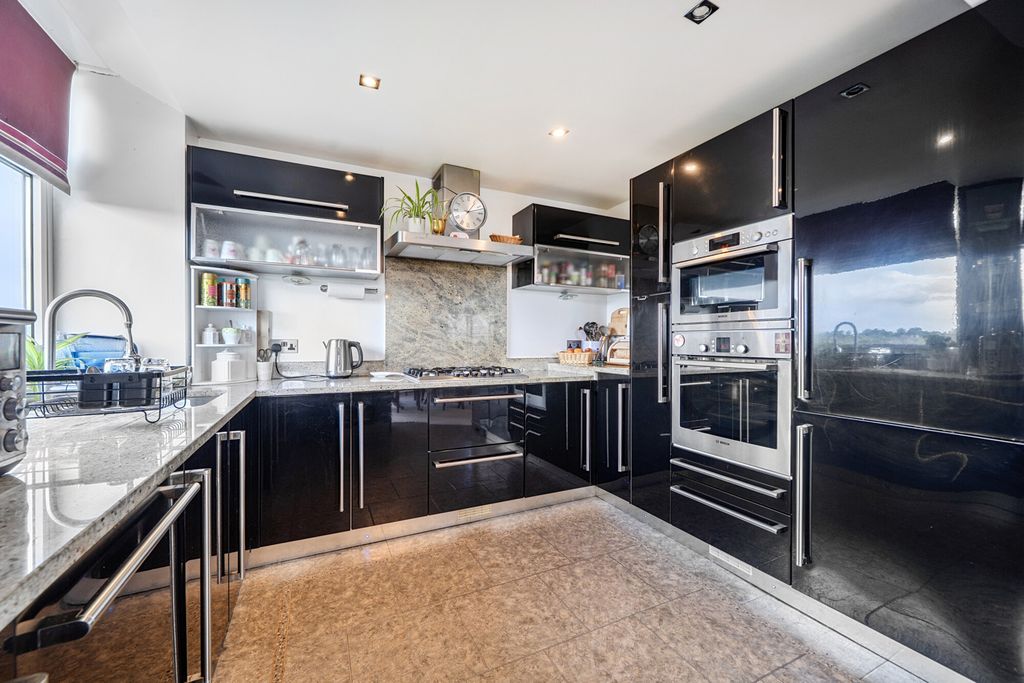 Property photo 3 of 17 1459027-16-6A04Af...