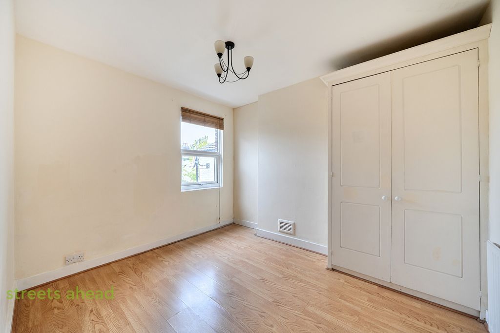 Property photo 3 of 18 E800d3A1-8937-4Bb...