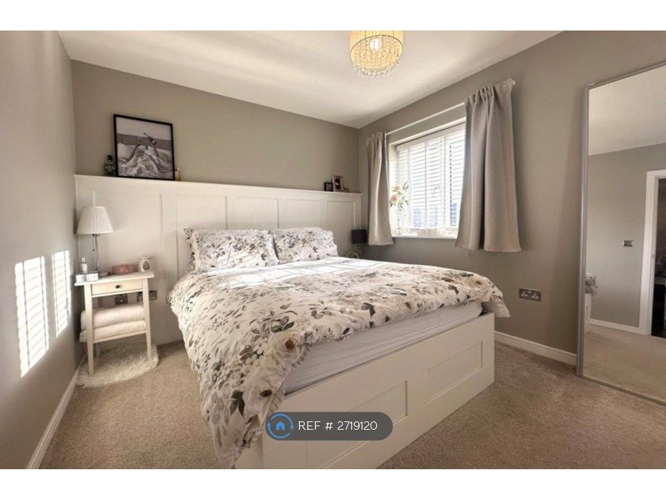 Property photo 3 of 6 Bedroom