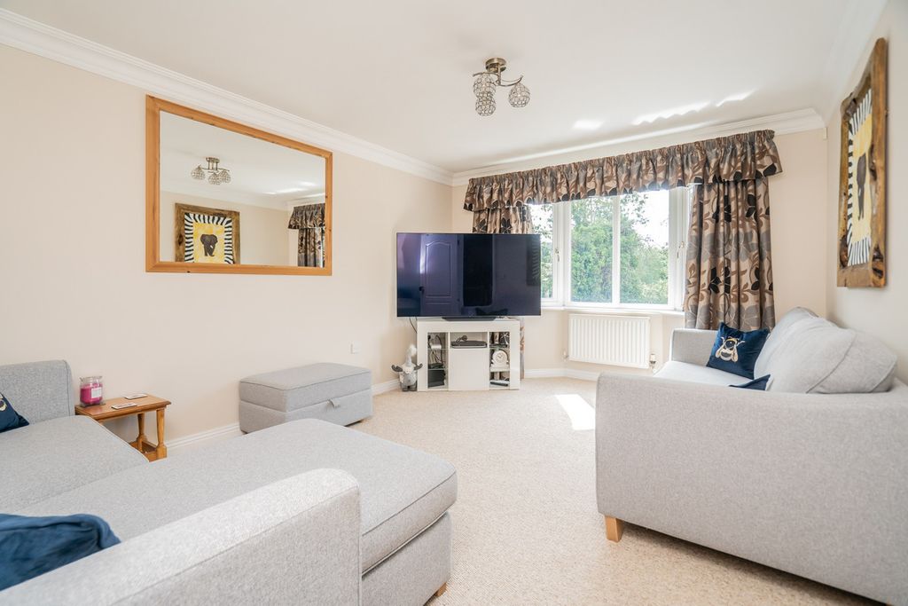 Property photo 2 of 34