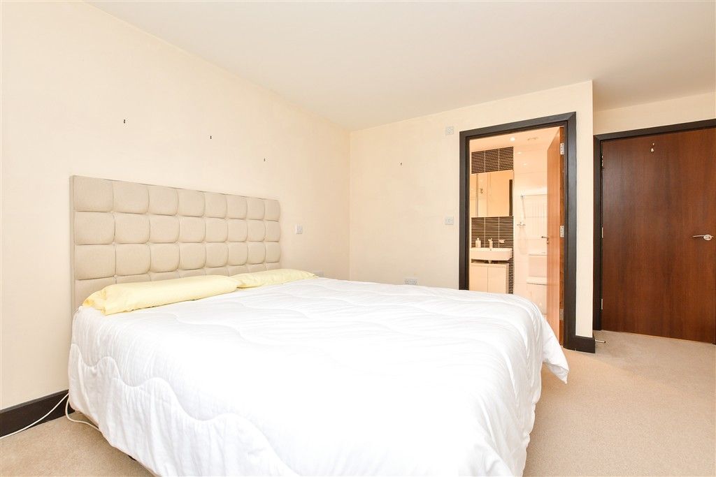 Property photo 1 of 18 Bedroom 1