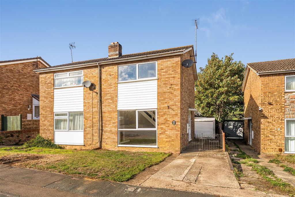 Property photo 1 of 12 37 Meadow View, Banbury-1.Jpg