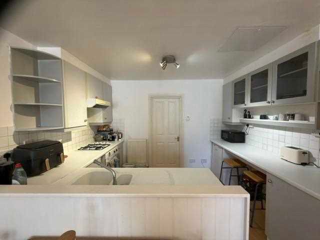 Property photo 2 of 6 Kitchen