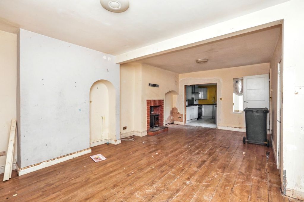 Property photo 3 of 14