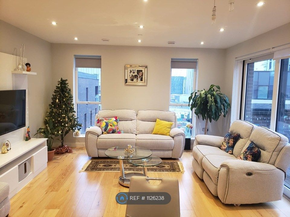 Property photo 1 of 13 Living Room