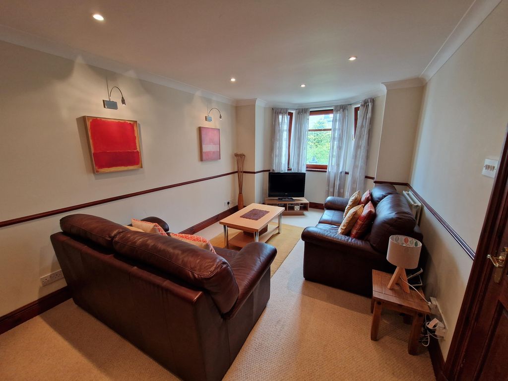 Property photo 2 of 18 Lounge