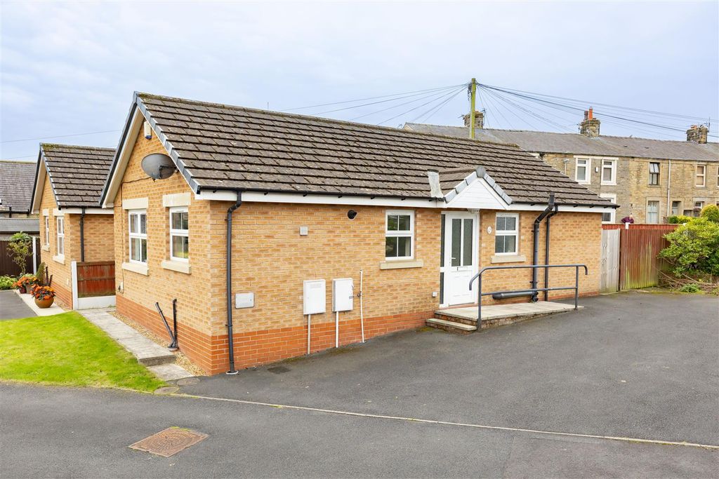 Property photo 1 of 21 Front External