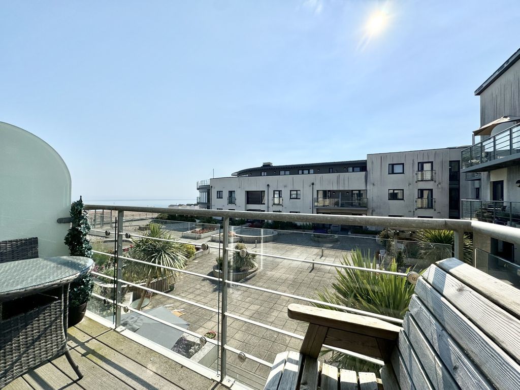 Property photo 1 of 11 Balcony