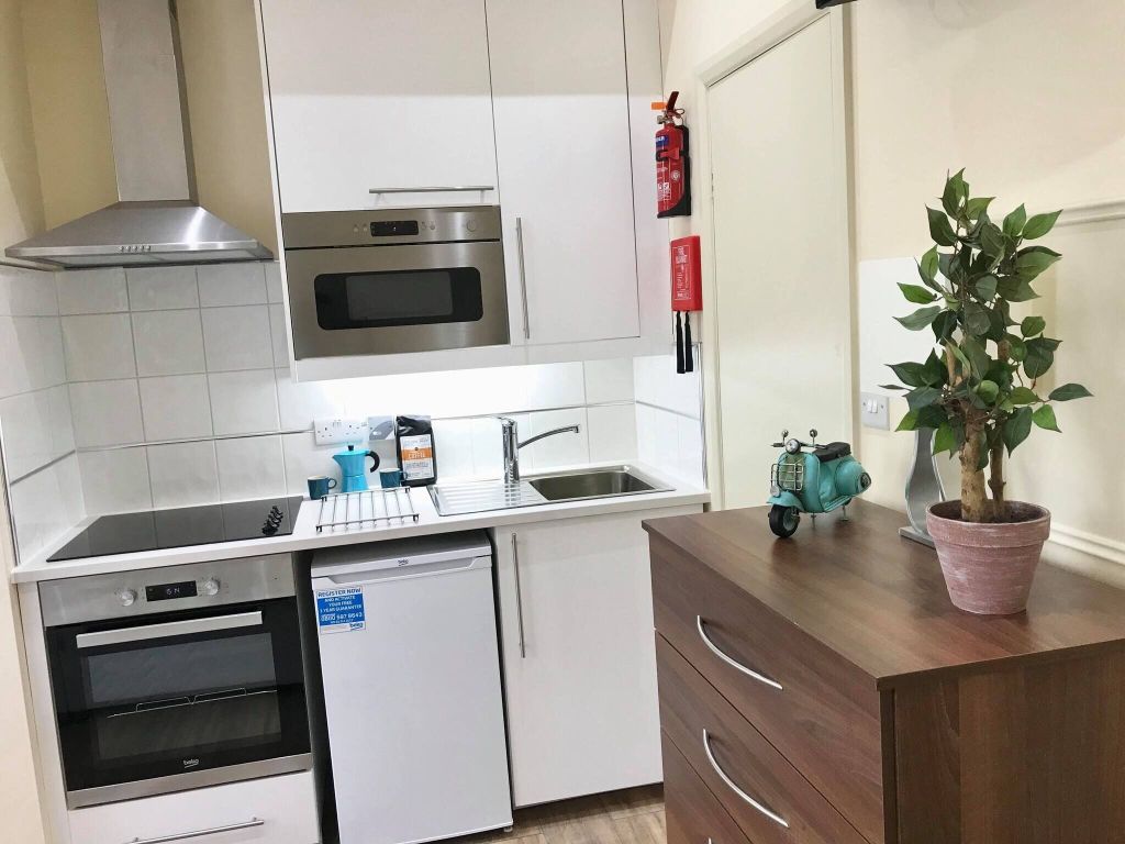 Property photo 2 of 6 Kitchen