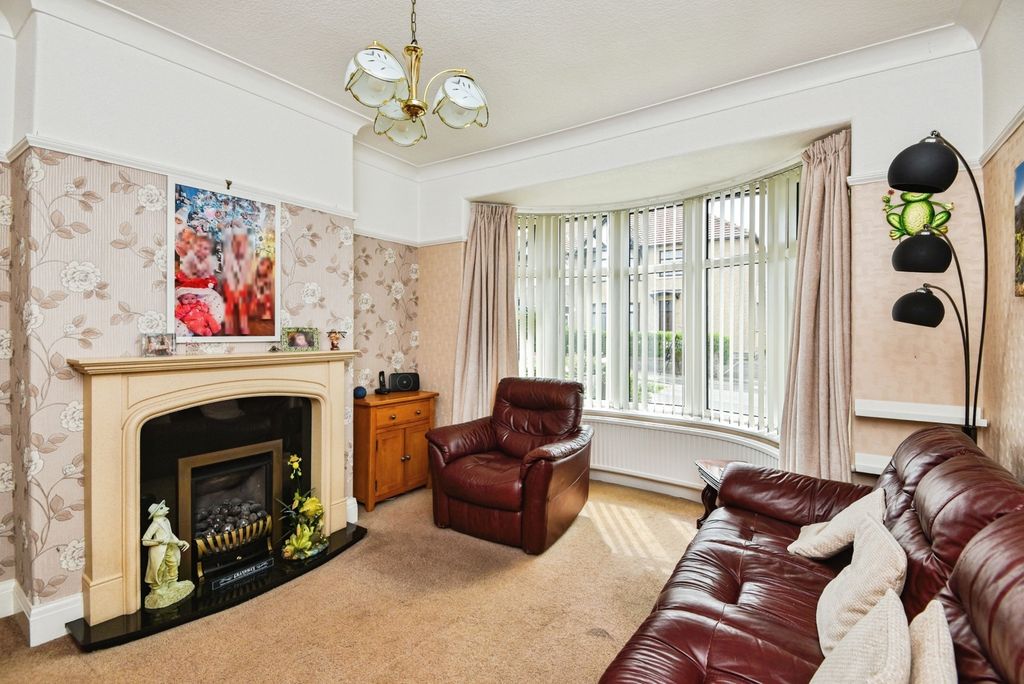 Property photo 2 of 17 Photo