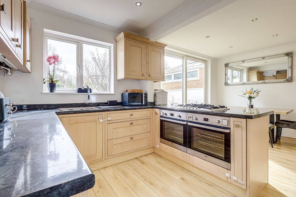 Property photo 3 of 24