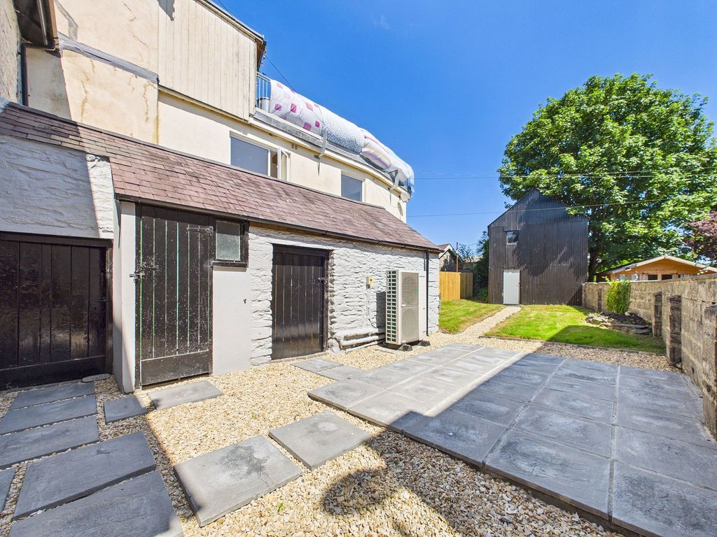 Property photo 2 of 22