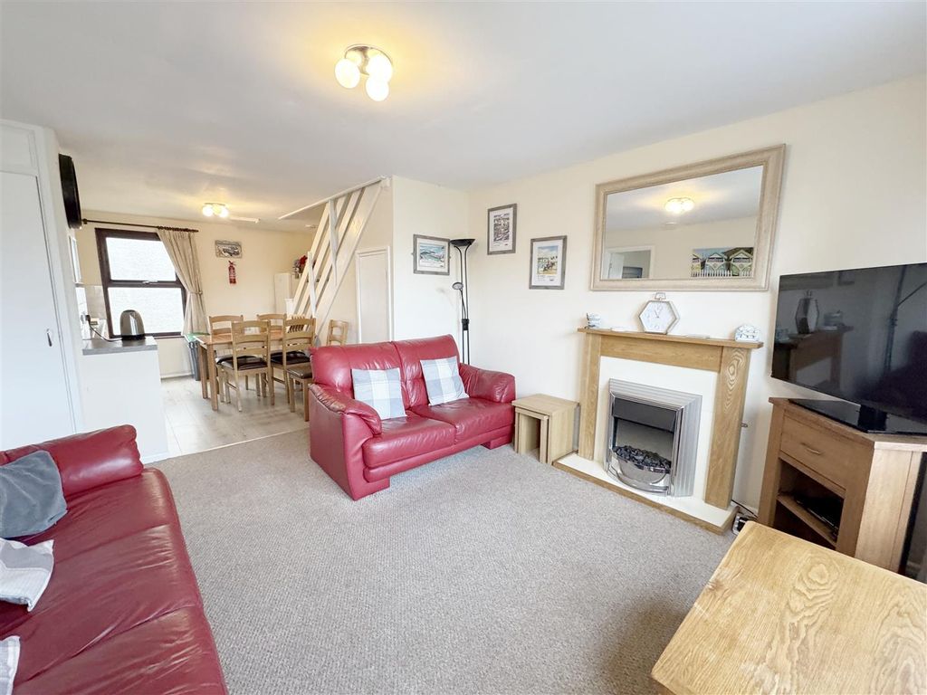 Property photo 3 of 17 Open Plan Room