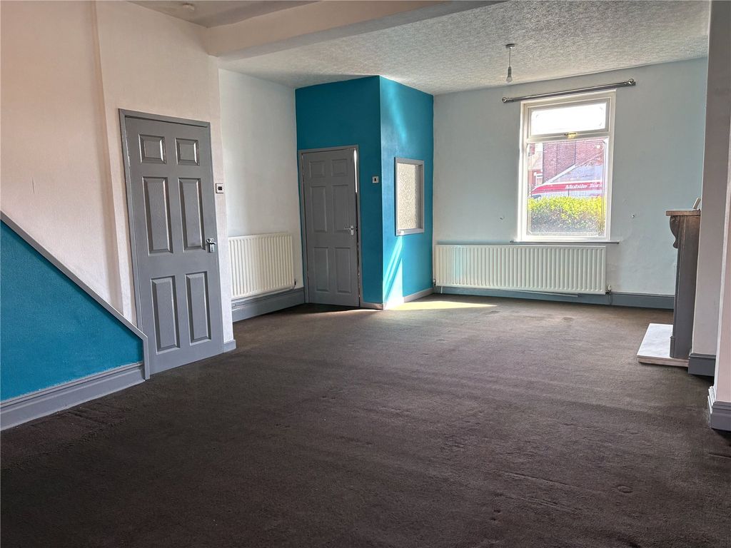 Property photo 3 of 9 Living/Dining Room