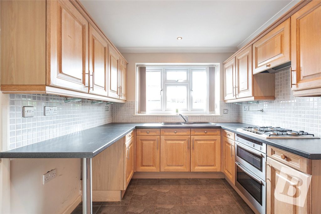 Property photo 3 of 12 Kitchen