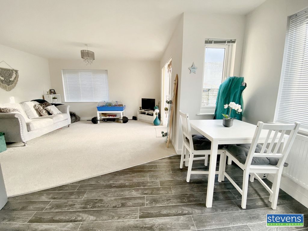 Property photo 3 of 10 Image00005