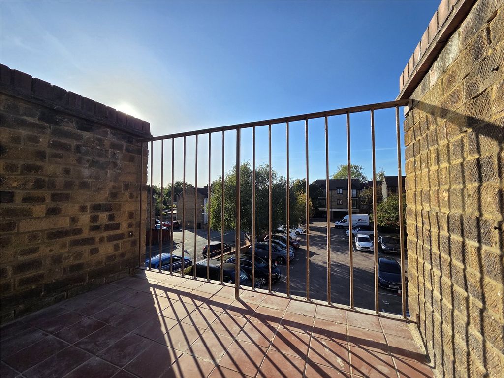Property photo 2 of 7 Balcony