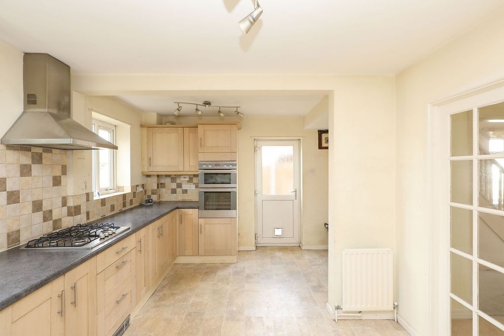 Property photo 3 of 23