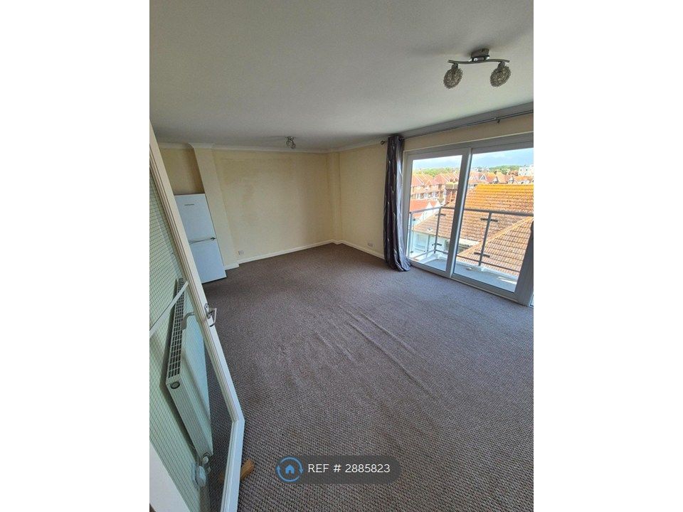 Property photo 2 of 14 Living / Dining Room