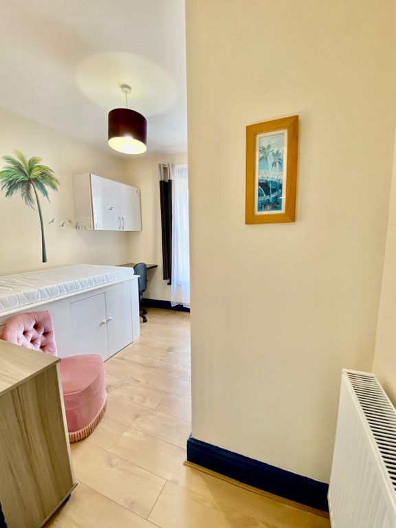 Property photo 1 of 4 Flat D, 721 Portswood Rd (3)