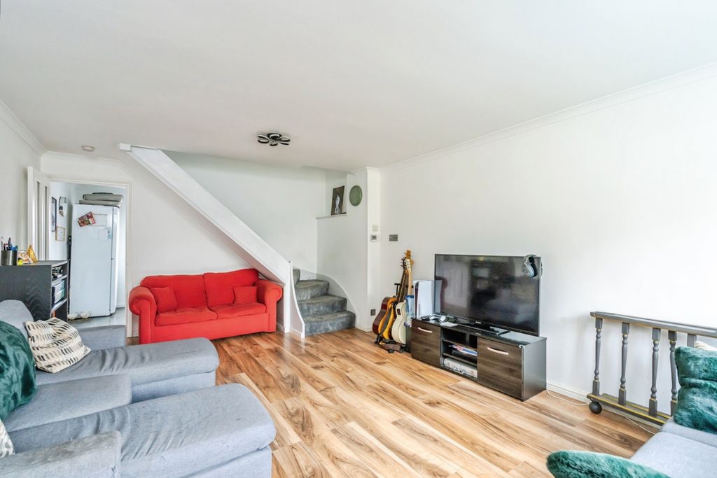 Property photo 3 of 9 Pbox-Img.Jpg