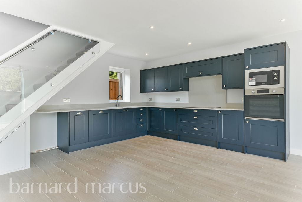 Property photo 3 of 16 Kitchen