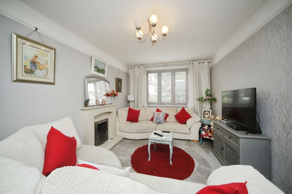 Property photo 2 of 17