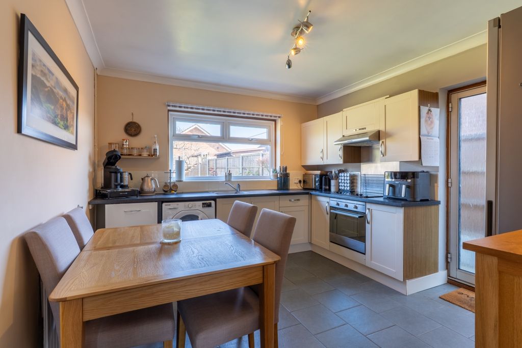 Property photo 3 of 19 4990635