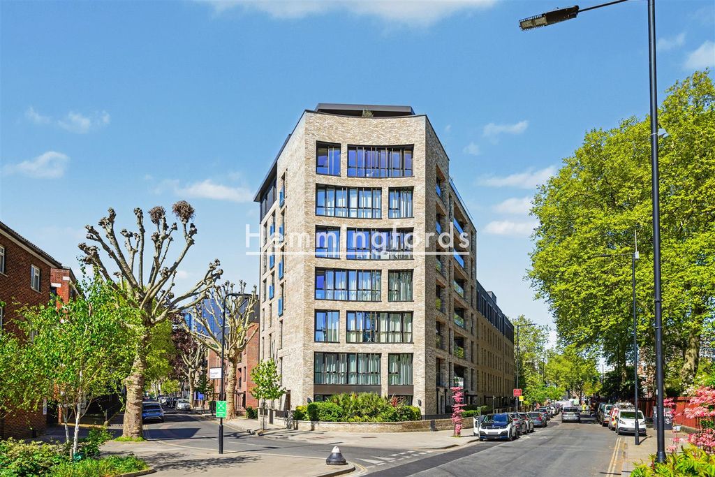 Property photo 2 of 15 Turner Court N1-8.Jpg