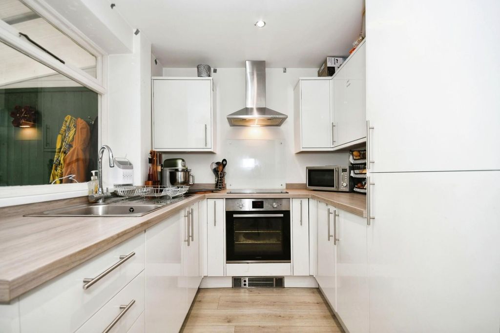 Property photo 3 of 19 Kitchen.Jpg