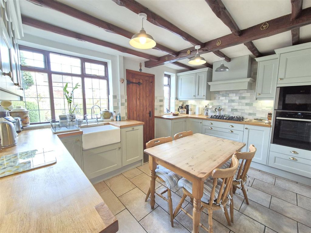 Property photo 2 of 26 Breakfast Kitchen