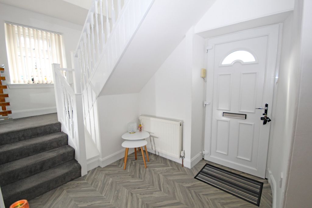 Property photo 2 of 25