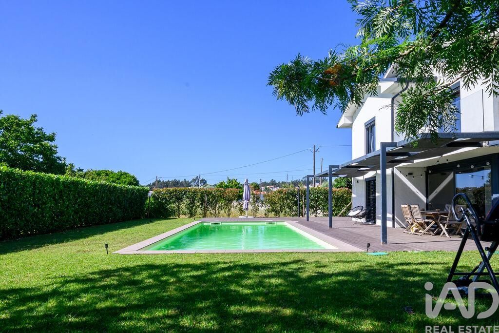 Property photo 2 of 34