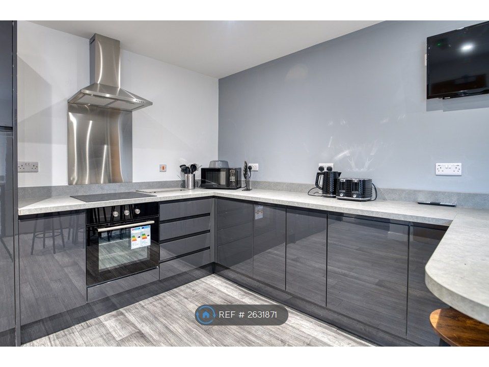 Property photo 3 of 13 Kitchen