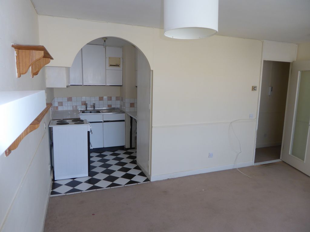 Property photo 2 of 6 Kitchen