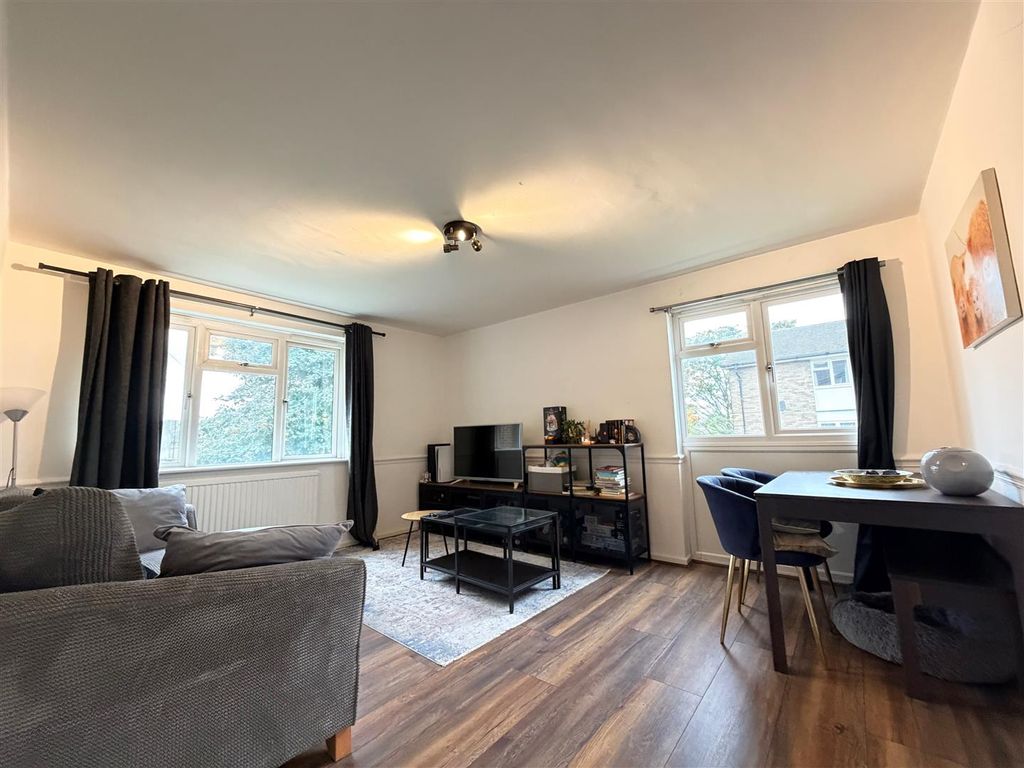 Property photo 3 of 11 Lounge2.Png