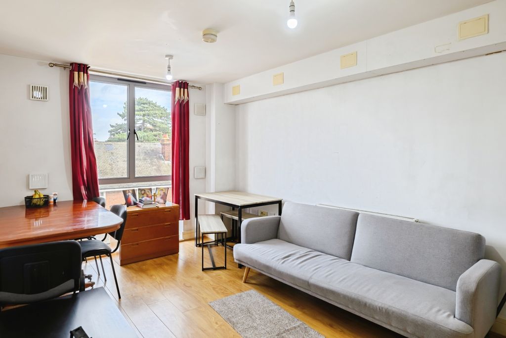 Property photo 2 of 13 Living Kitchen