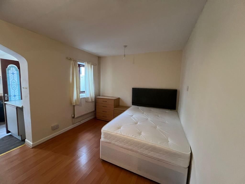 Property photo 2 of 7 Living