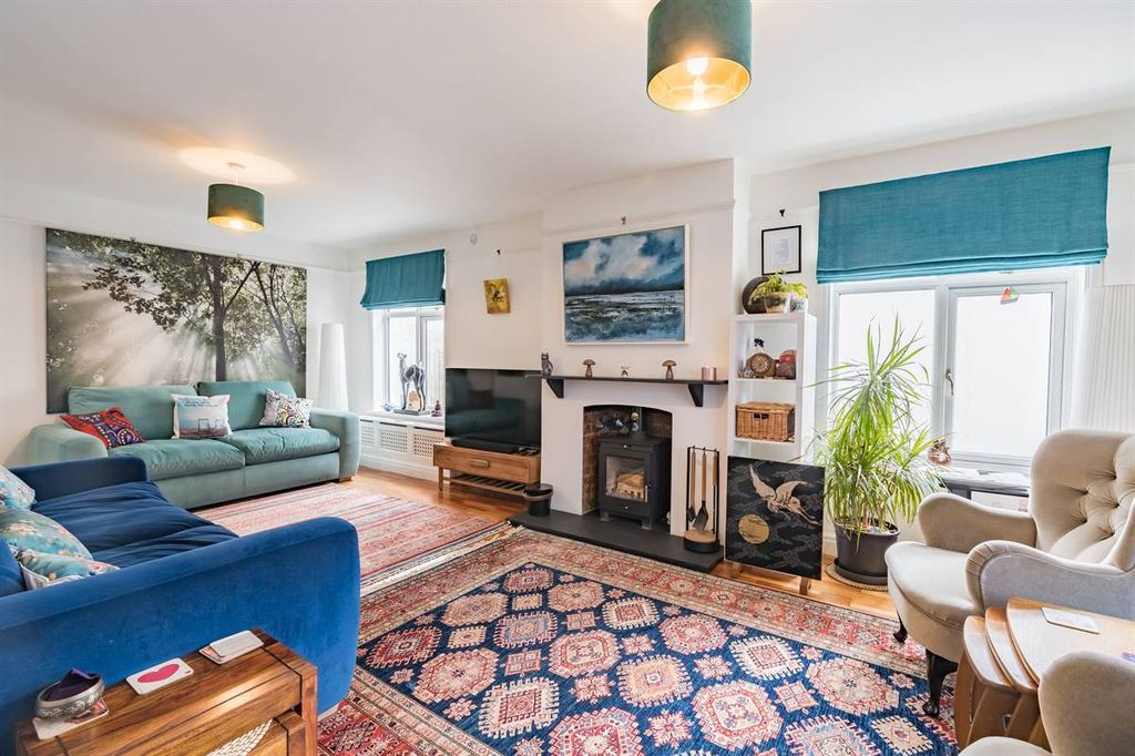 Property photo 2 of 29