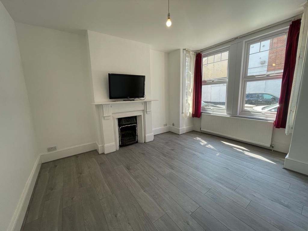 Property photo 3 of 11