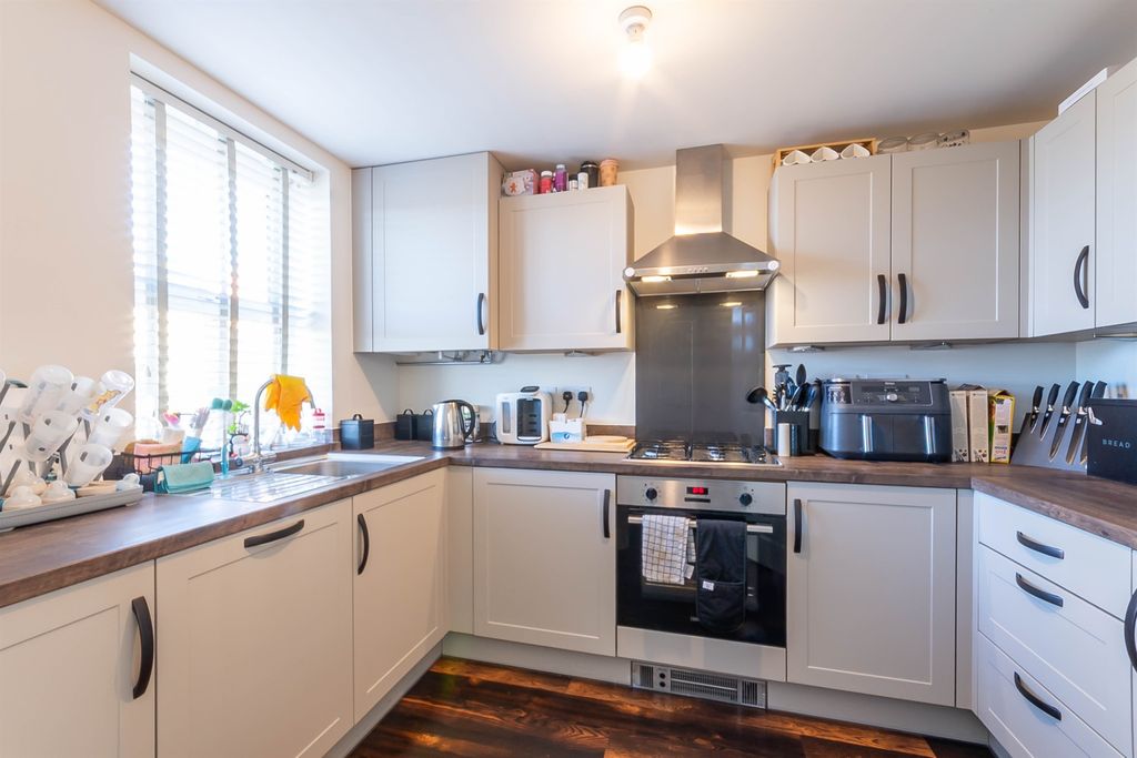 Property photo 3 of 14 Kitchen