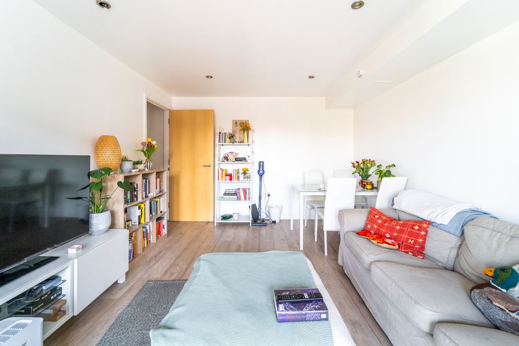 Property photo 2 of 8