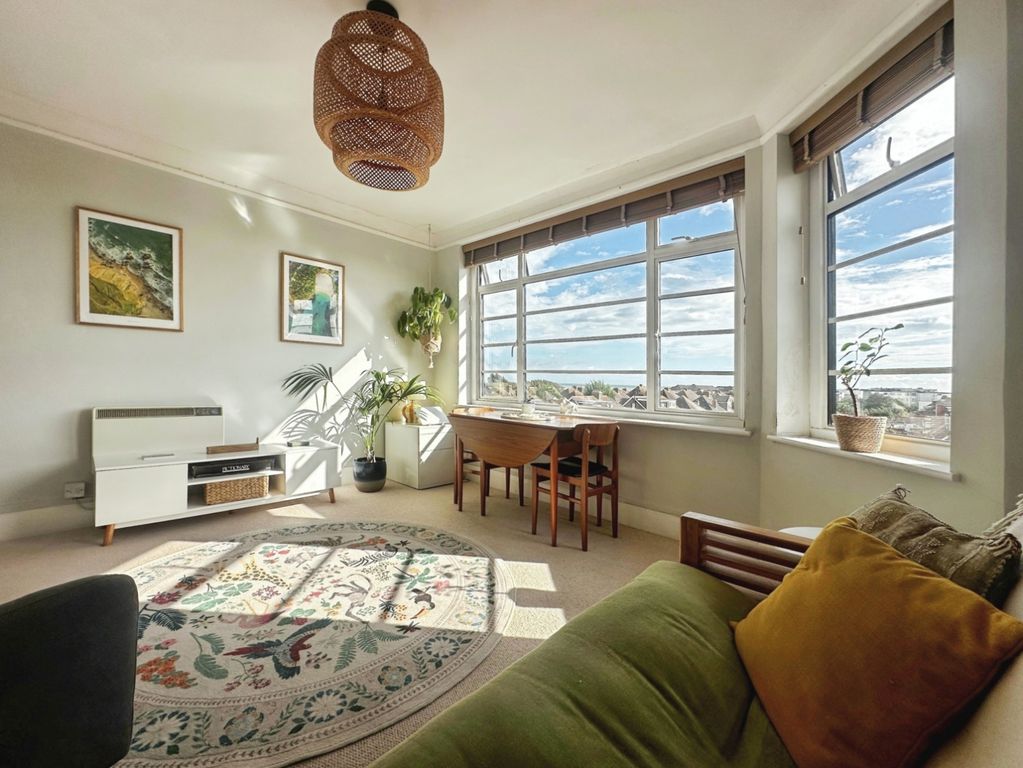 Property photo 3 of 16 Pbox-Living_Room-330283.Jpg